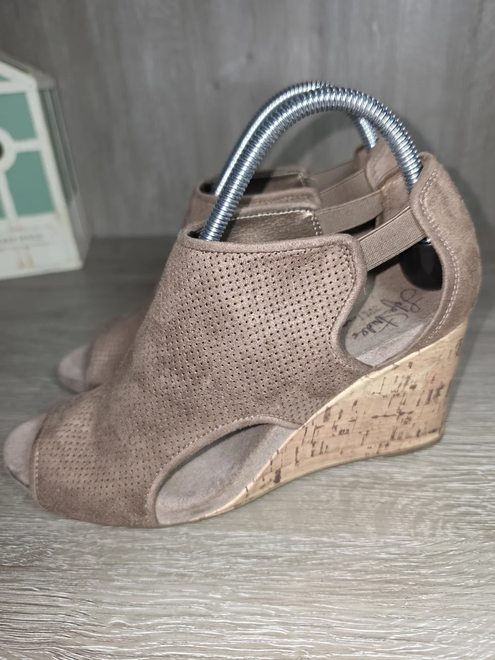 Life Stride Flex Perforated Taupe/Beige Cork-Wedge Peep-Toe Sandals Women's 10